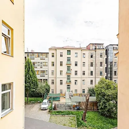 Charming Downtown Apartament *